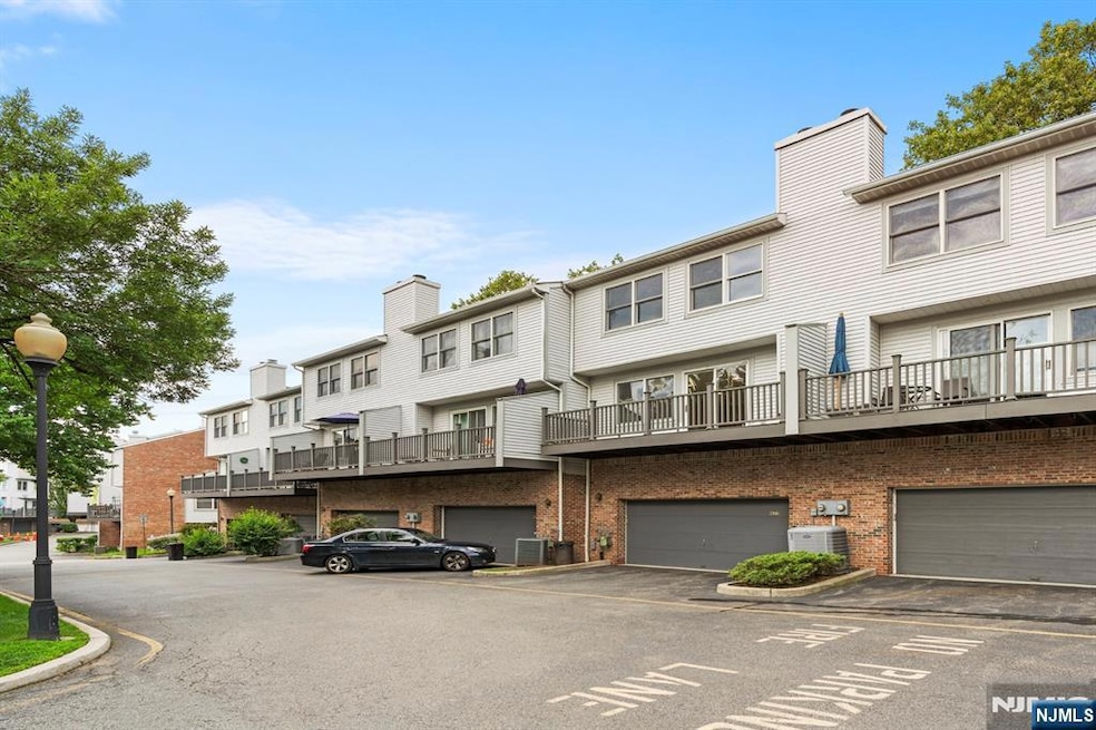 473 Undercliff Ave, Edgewater, NJ 07020 - photo 1