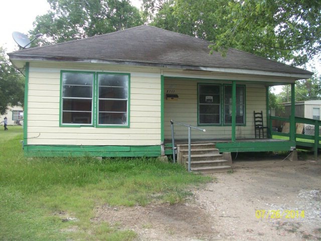 2717 Avenue A, Bay City, TX 77414 - photo 1