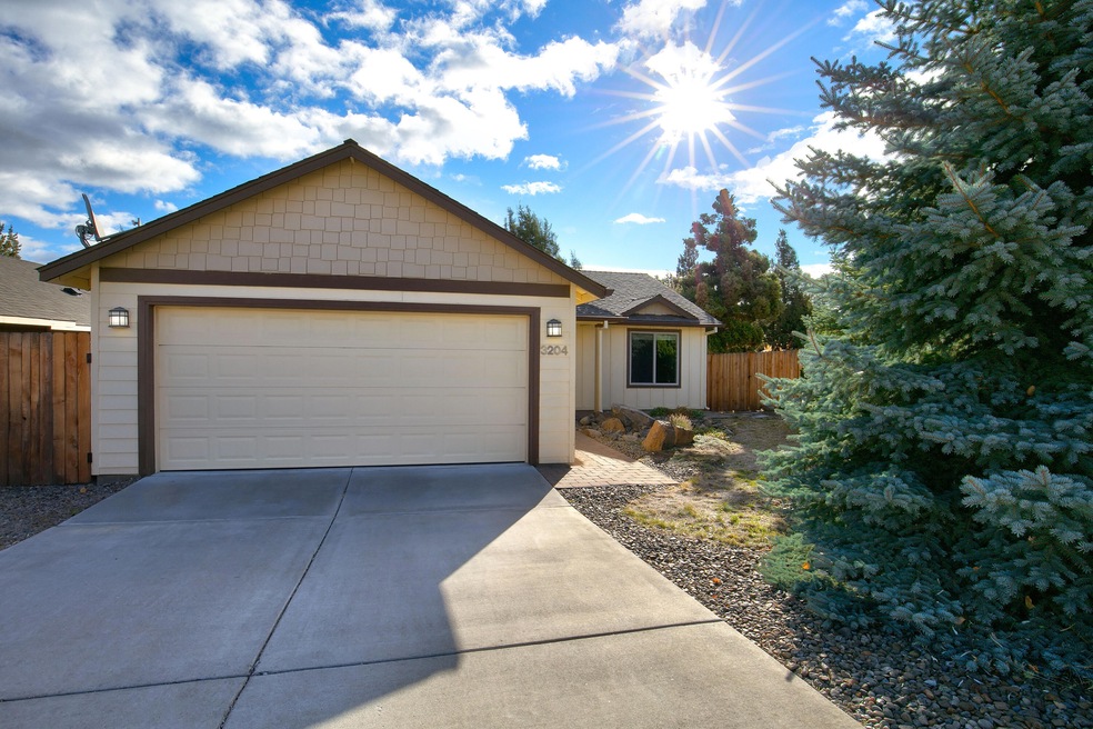 01 Front 3204 NE Spring Creek Pl