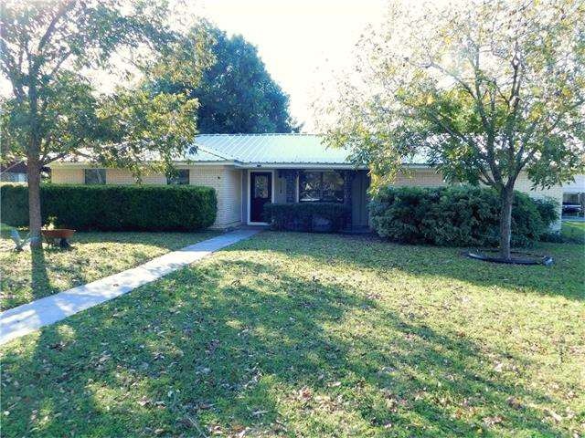 Nice covered front porch and well manicured yard