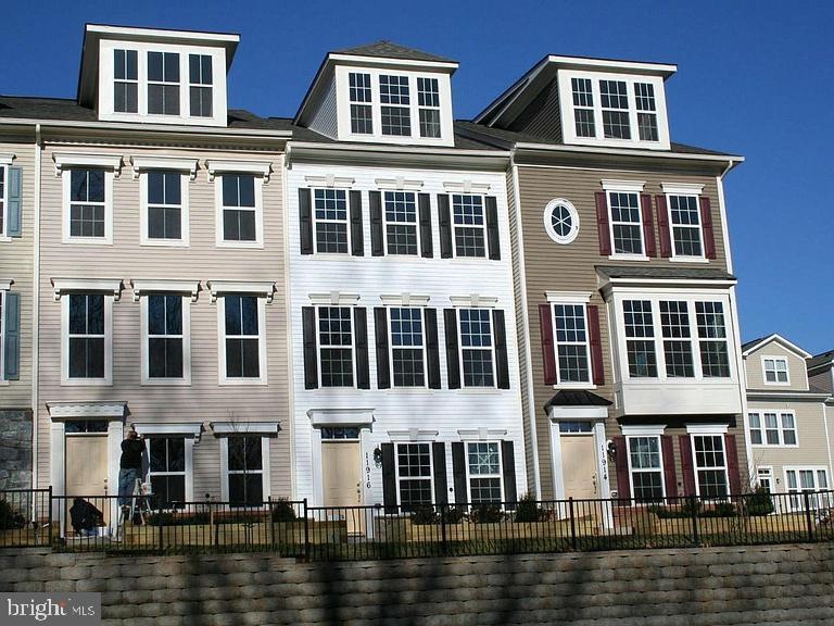 11914 Weybridge Ln, Germantown, MD 20876 - photo 1