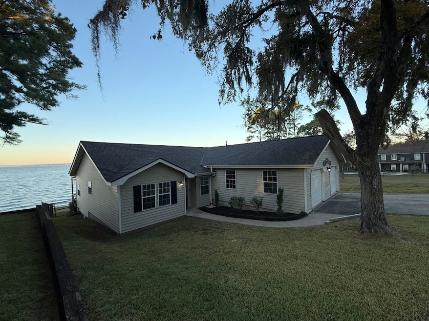 102 Bridgelanding, Onalaska, TX 77360 - photo 1