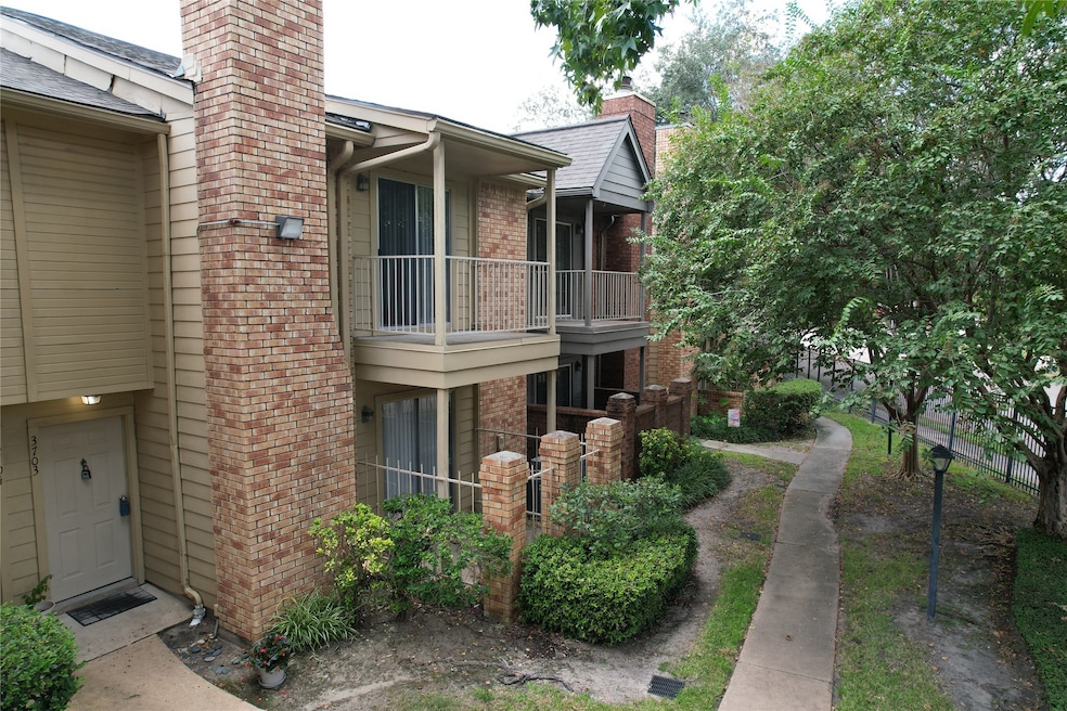 11201 Lynbrook Dr unit 3703, Houston, TX 77042 - photo 1