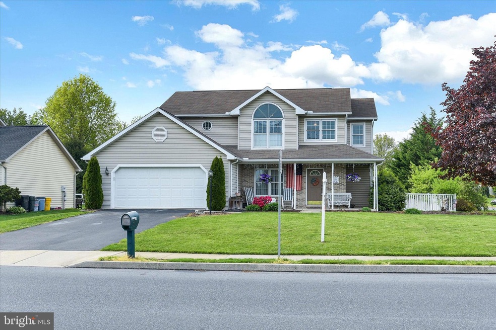 699 E Spruce St, Palmyra, PA 17078 - photo 1