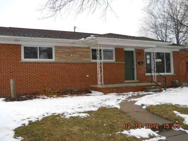 27119 W Crestmont St, Roseville, MI 48066 - photo 1