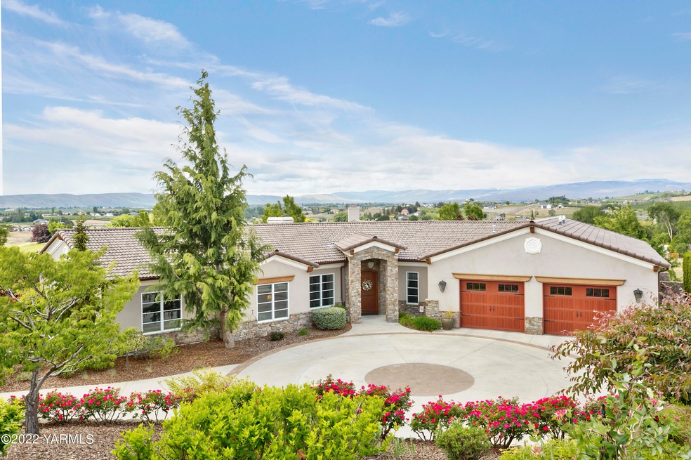 305 Mountain Shadows Pl