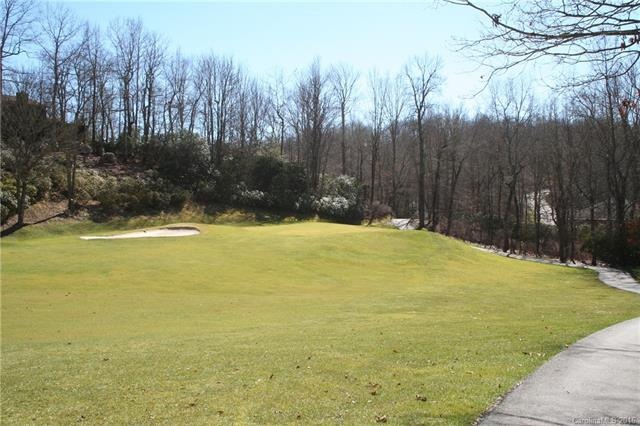View to the right of the bunker and green!