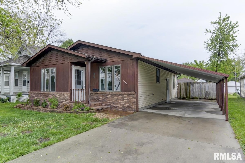 1112 N Kickapoo St, Lincoln, IL 62656 - photo 1