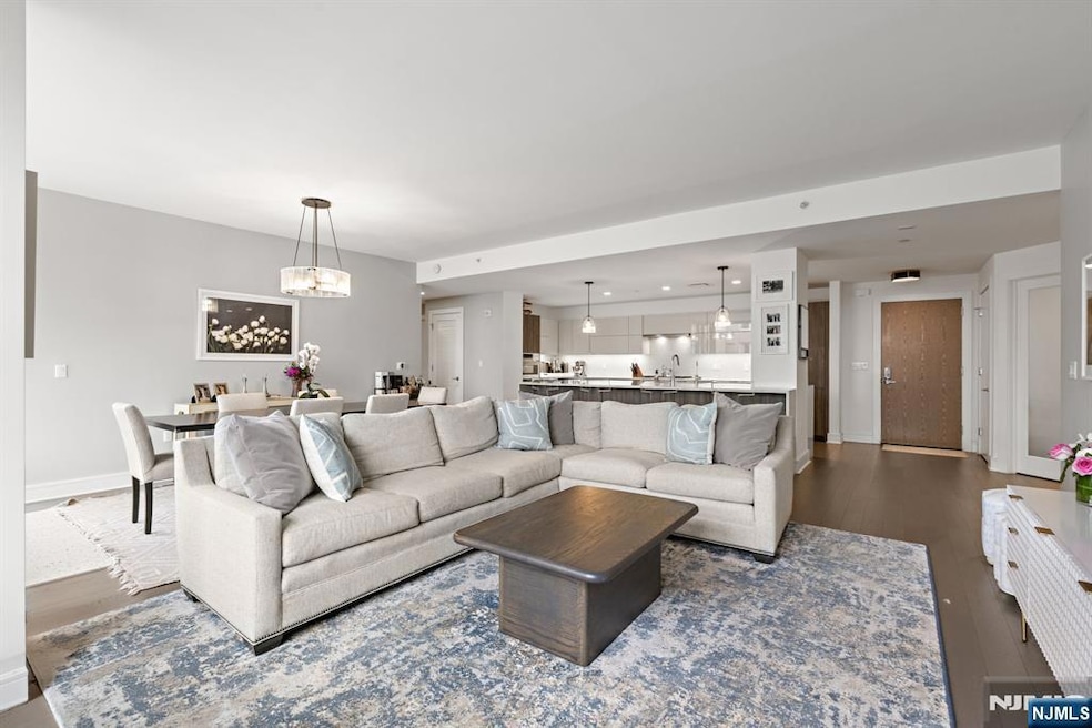 Pending $1,725,000 • Co-Listing Agent