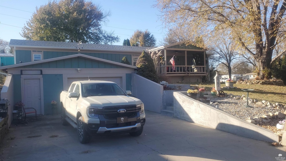 827 Peggy St, Junction City, KS 66441 - photo 1