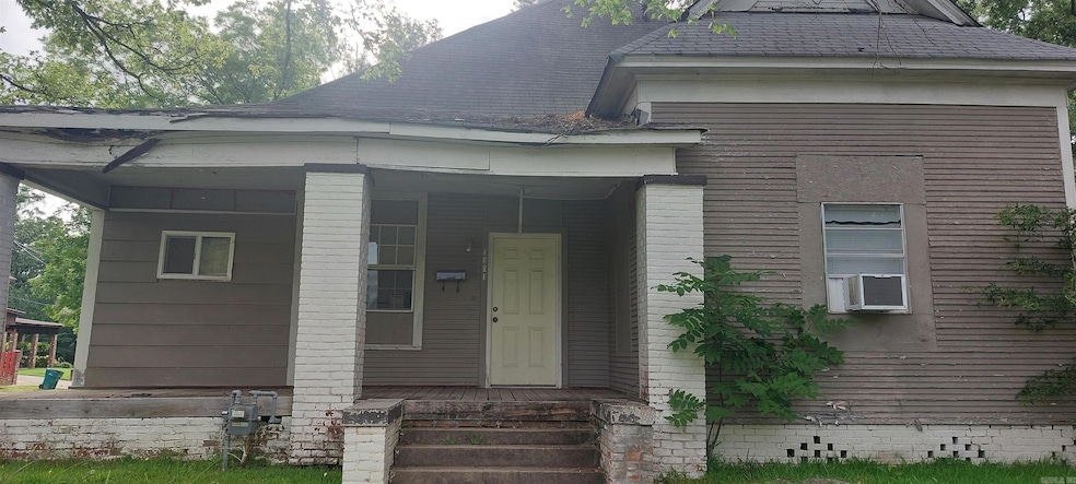 1901 S Cherry St, Pine Bluff, AR 71601 - photo 1