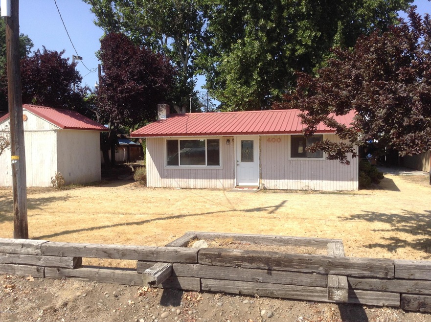 FRONT OF HOUSE