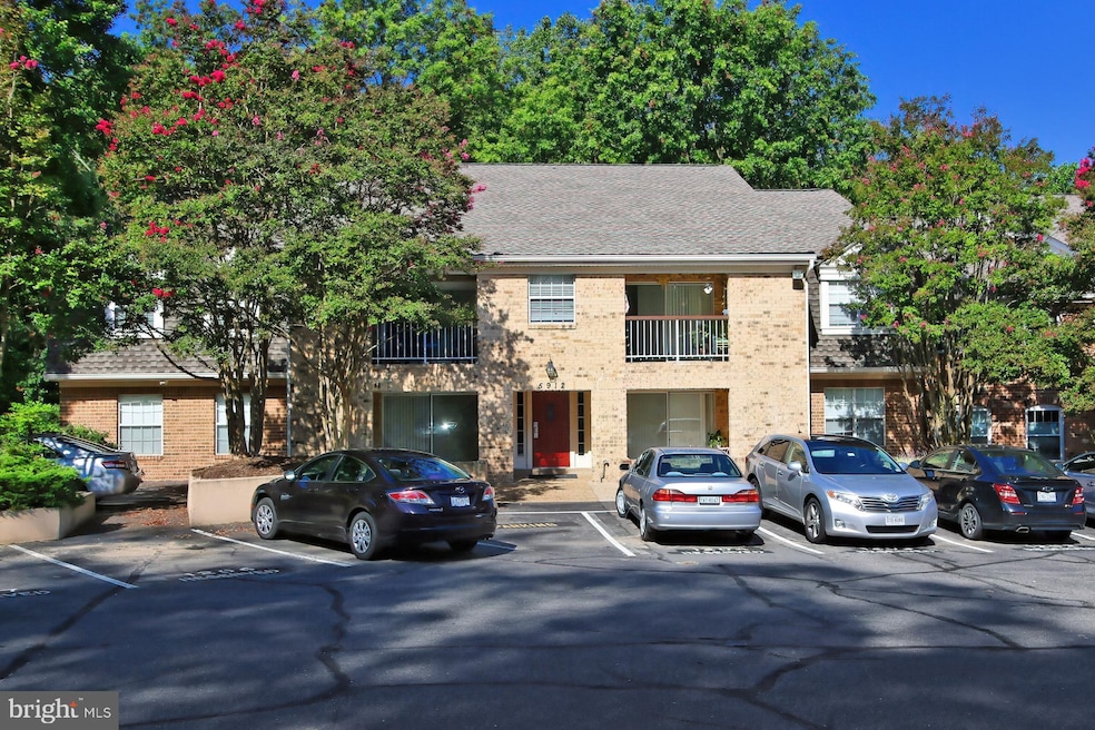 5912 Cove Landing Rd unit 302, Burke, VA 22015 - photo 1