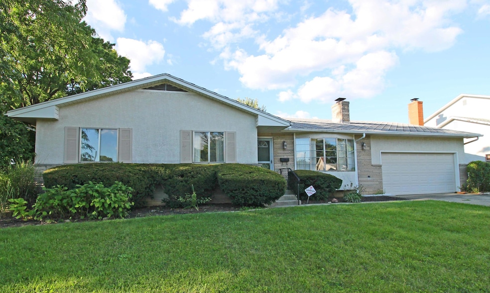 1212 Ironwood Dr, Columbus, OH 43229 - photo 1