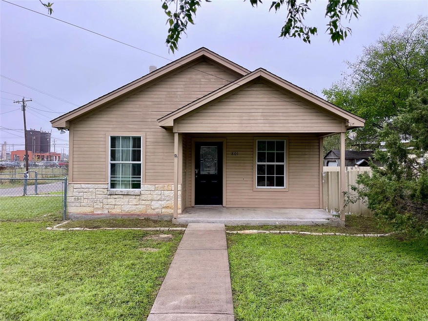 801 Trinity St, Cleburne, TX 76031 - photo 1