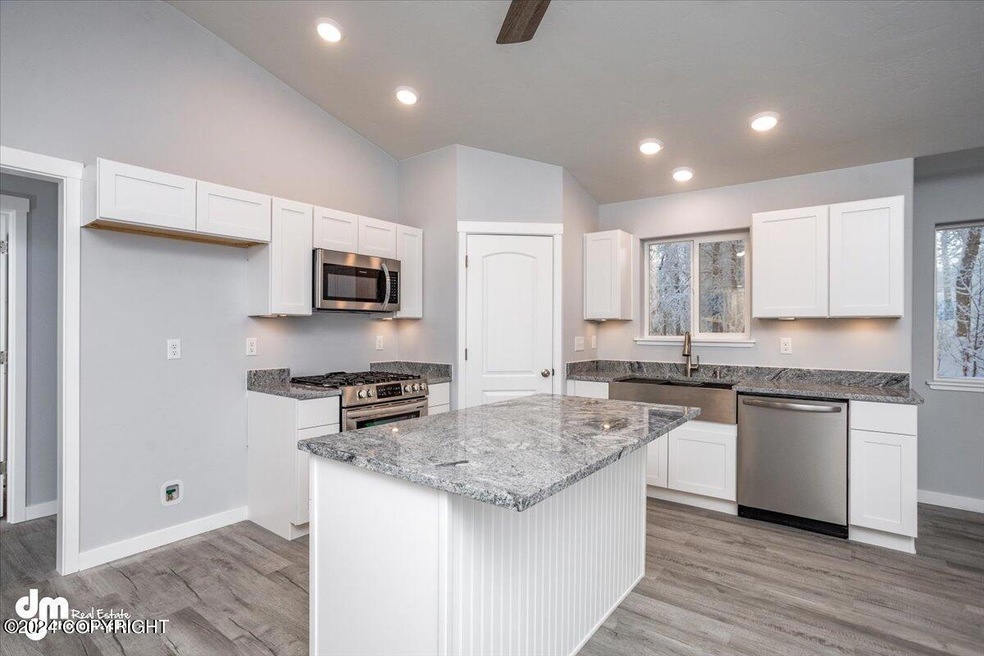 Kitchen/Dining (Photo Similar)