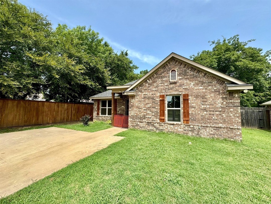 517 W Star St, Denison, TX 75020 - photo 1