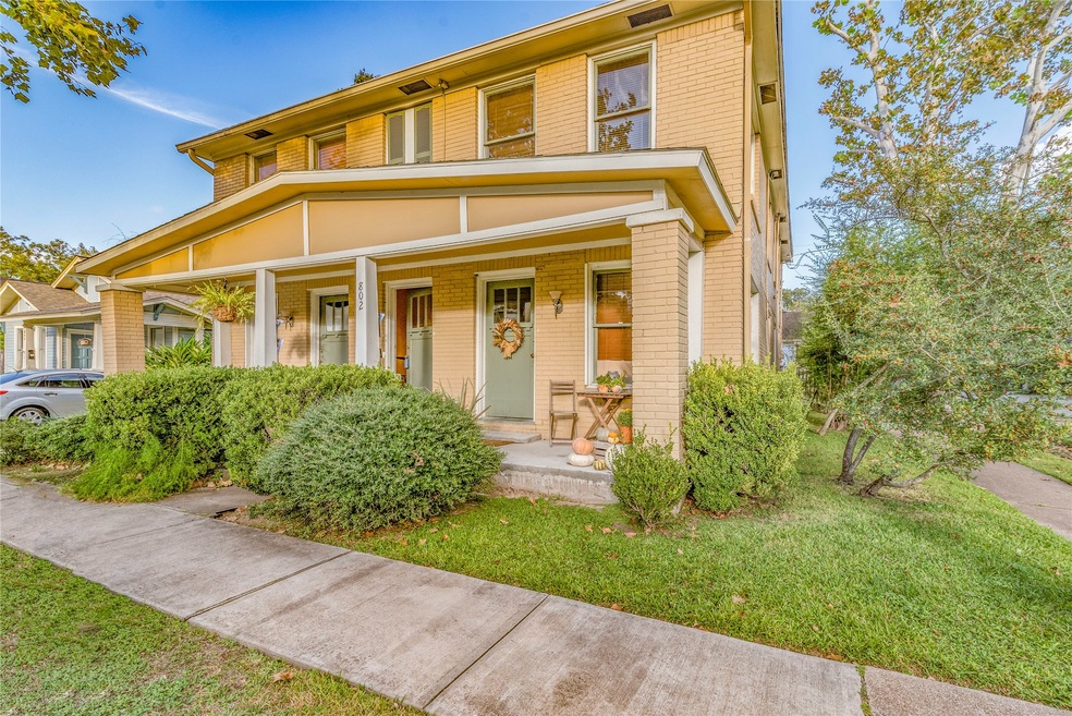 802 Columbia St unit 3, Houston, TX 77007 - photo 1