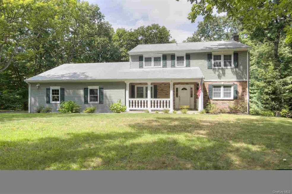 7 Woodcrest Dr, Hopewell Junction, NY 12533 - photo 1