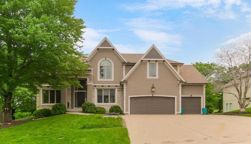 9233 Redbud Ln, Lenexa, KS 66220 - photo 1