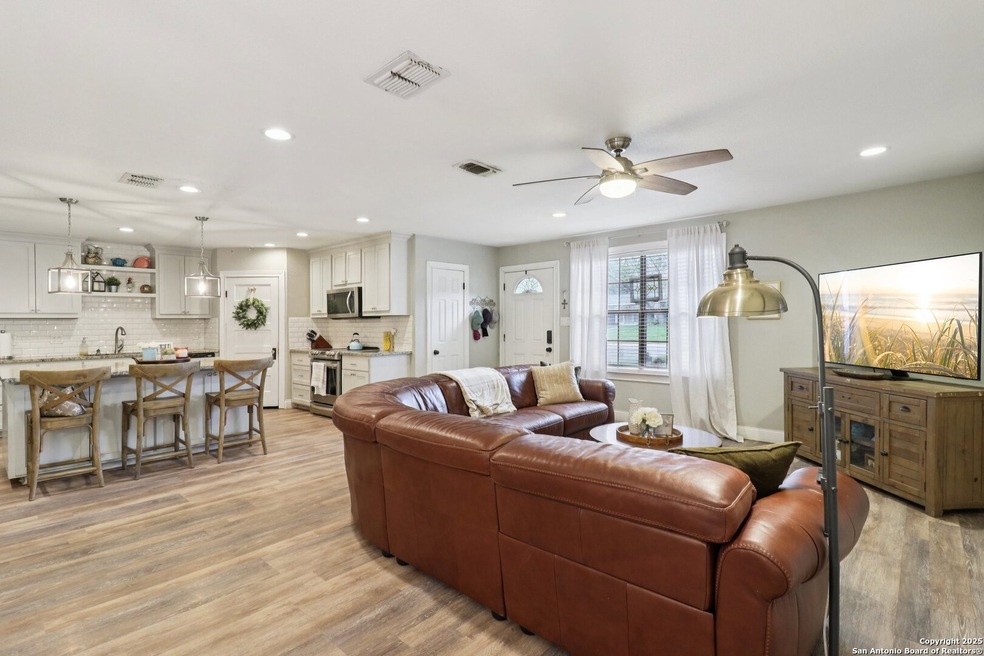 503 Mockingbird Ln, Devine, TX 78016 - photo 1