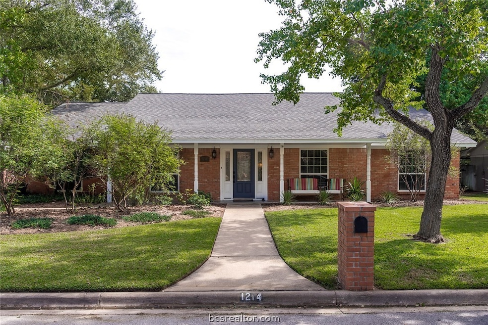 1214 King Arthur Cir, College Station, TX 77840 - photo 1
