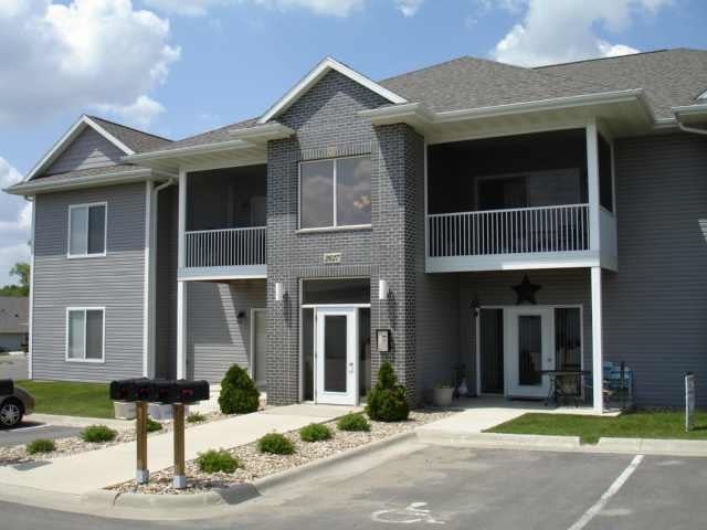 2627 Orchard Dr unit 4, Cedar Falls, IA 50613 - photo 1