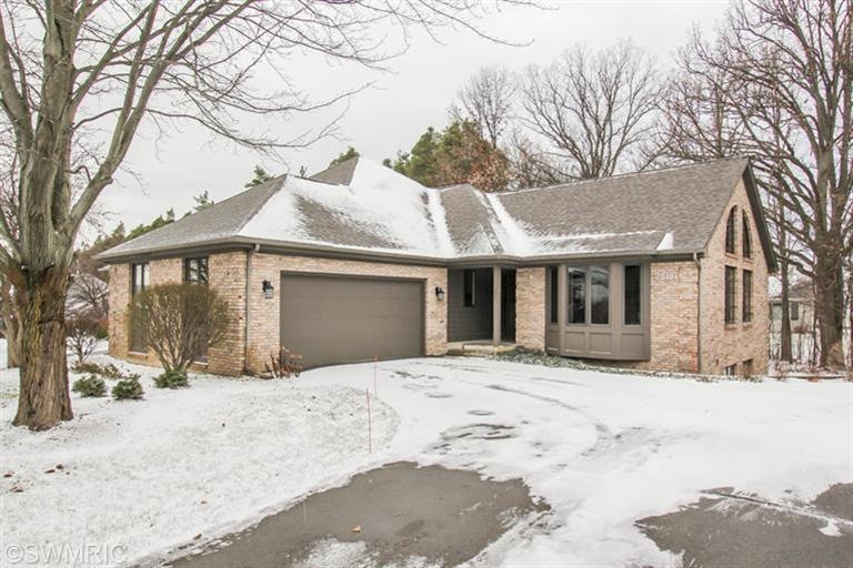 2121 N Quail Crest Ct SE, Grand Rapids, MI 49546 - photo 1