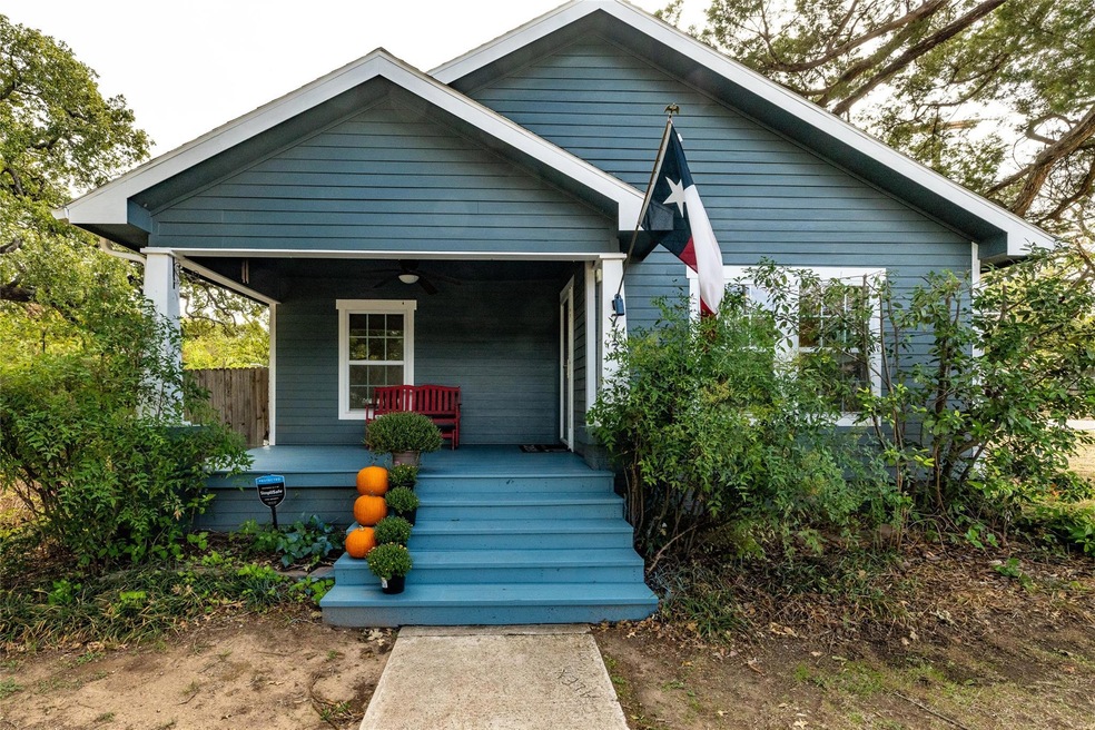 713 W Spring St, Weatherford, TX 76086 - photo 1