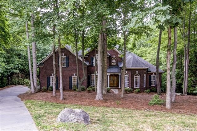 Gorgeous wooded lot located in a quiet and peacefu