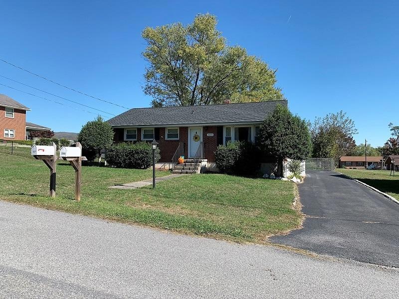 3557 Evelyn Dr. front