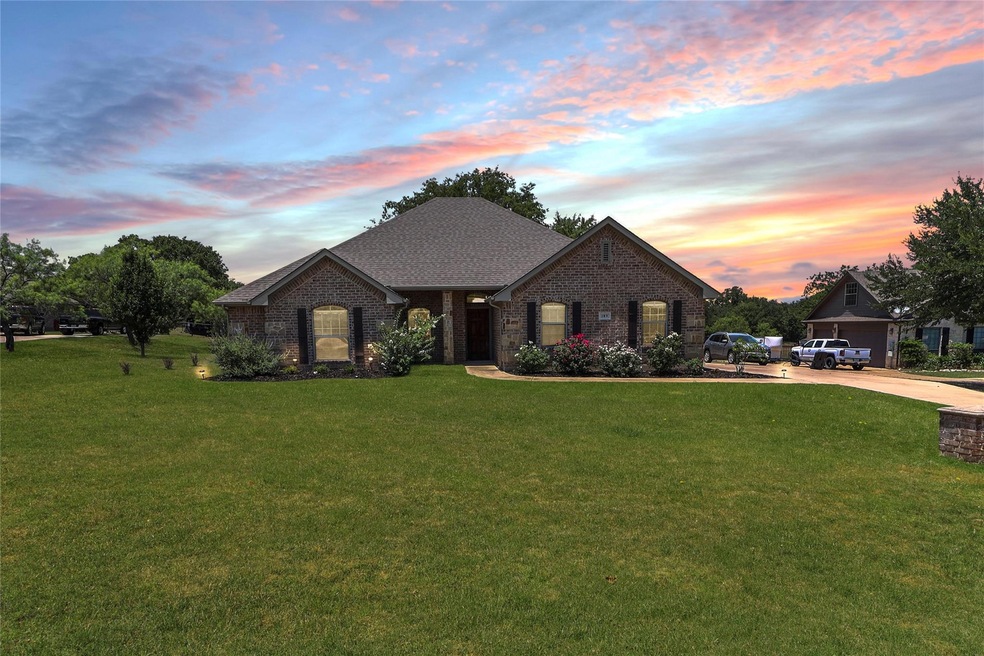 189 Lost Oak Dr, Azle, TX 76020 - photo 1