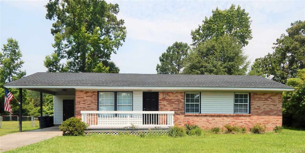 305 Lakewood Dr, Jacksonville, NC 28546 - photo 1