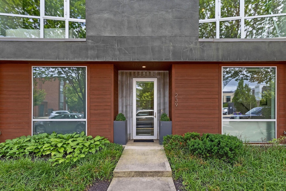 3-web-or-mls-239AudenAveExt_Hommati102 (