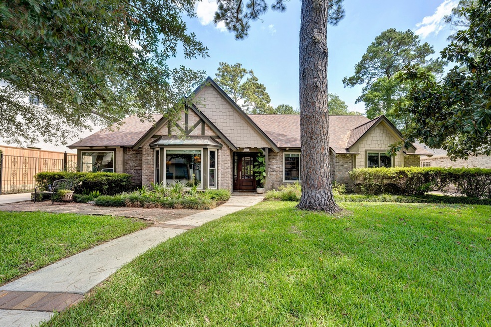 13710 Barryknoll Ln, Houston, TX 77079 - photo 1