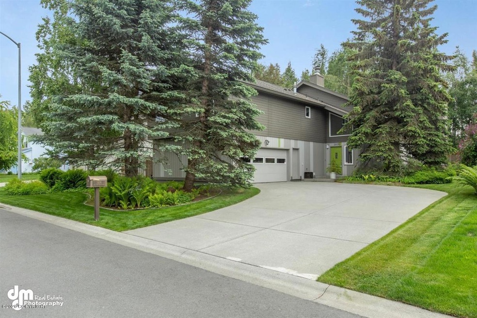 Your New Home nestled in the trees!