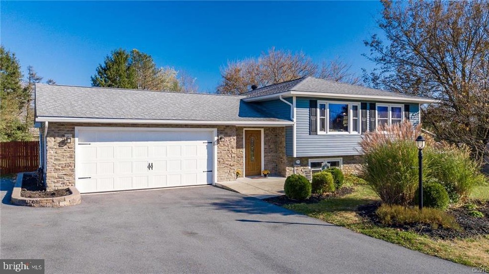 1216 Shadow Oaks Ln, Slatington, PA 18080 - photo 1