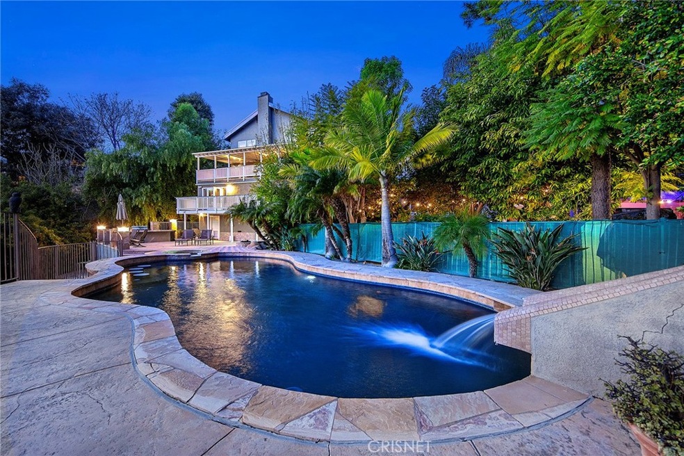 4959 Medina Dr, Woodland Hills, CA 91364 - photo 1