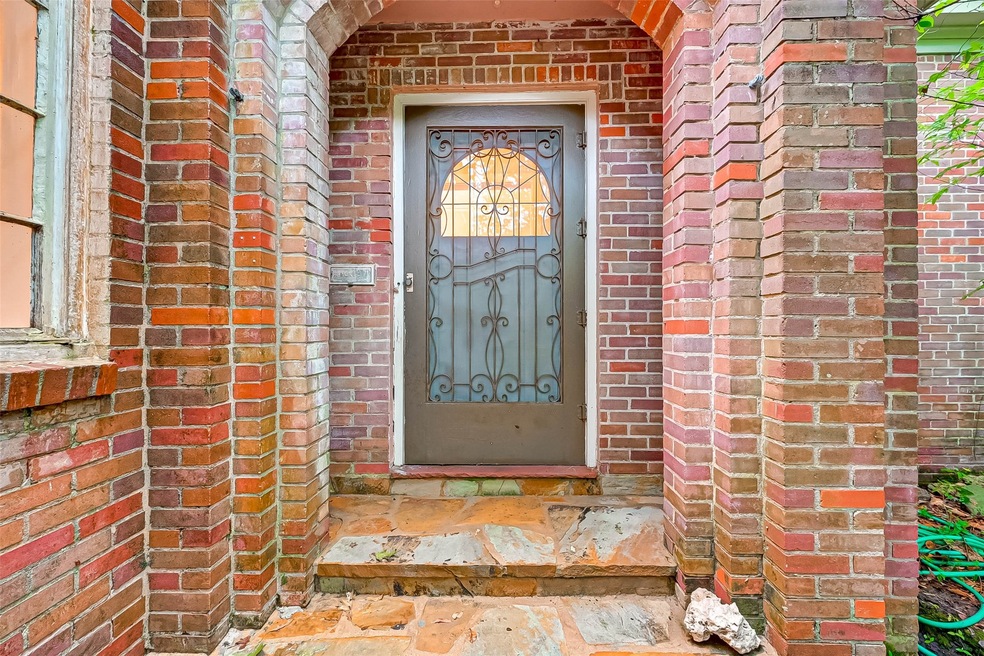 4628 Roseneath Dr, Houston, TX 77021 - photo 1