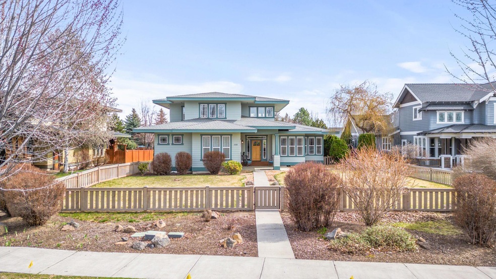 1008 NW 15th St, Redmond, OR 97756 - photo 1