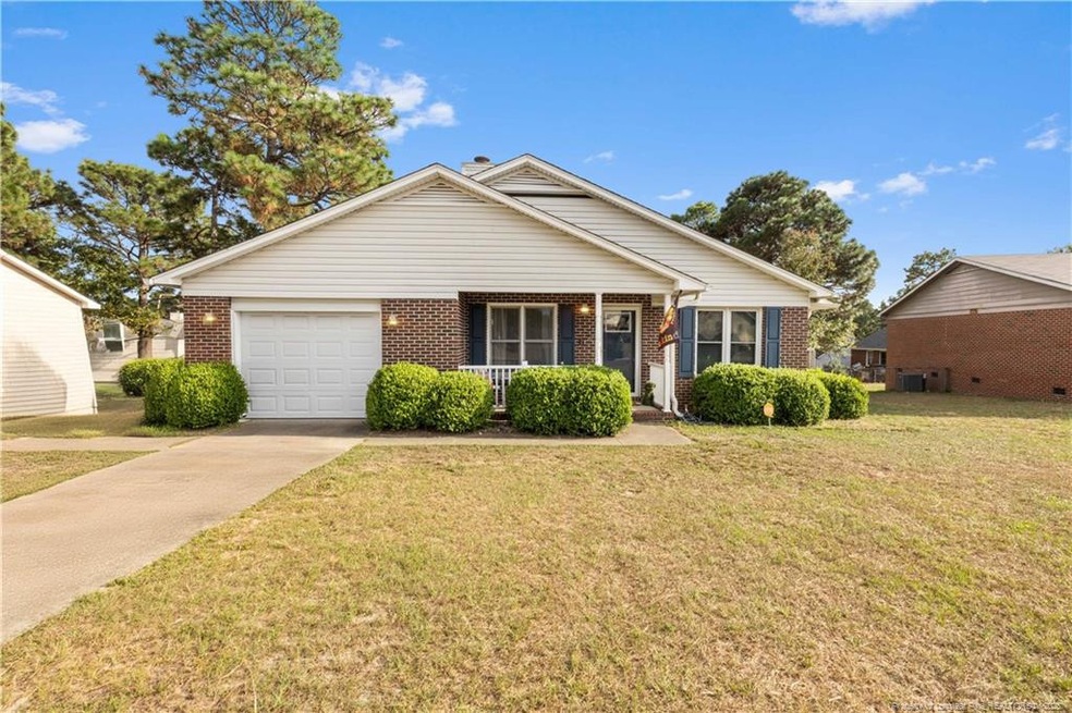 712 Alexwood Dr, Hope Mills, NC 28348 - photo 1