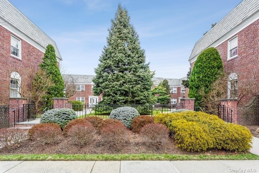 43 Floral Blvd unit 2A, Floral Park, NY 11001 - photo 1