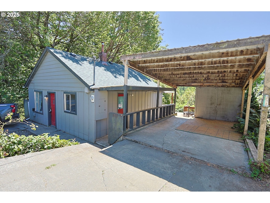 885 E 10th St, Coquille, OR 97423 - photo 1