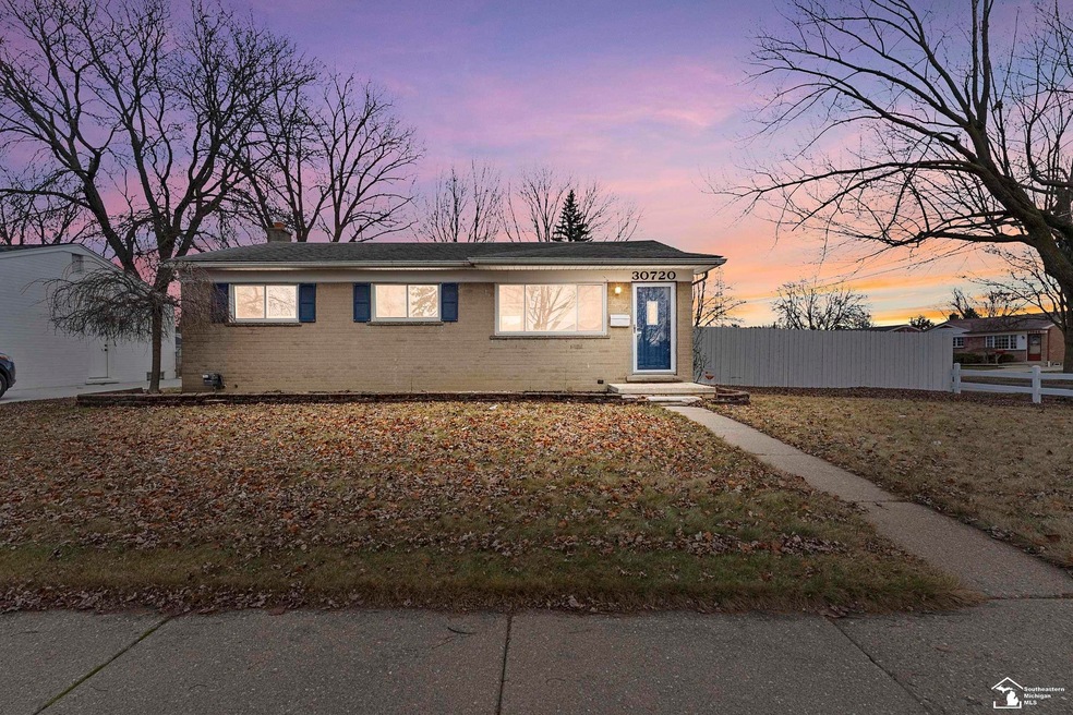 30720 Bradner Dr, Warren, MI 48088 - photo 1