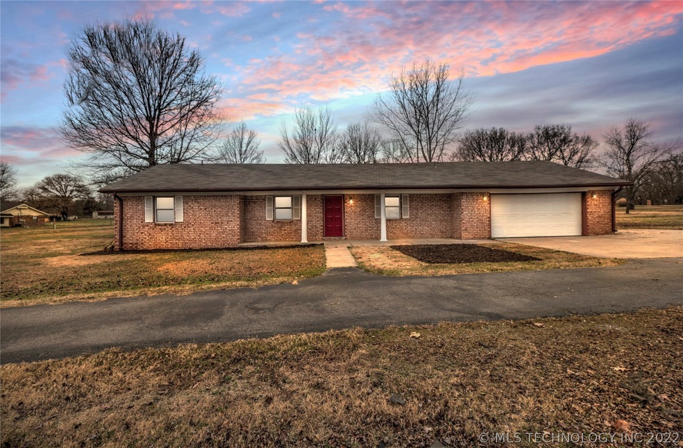 703 E 16th St, Chouteau, OK 74337 - photo 1
