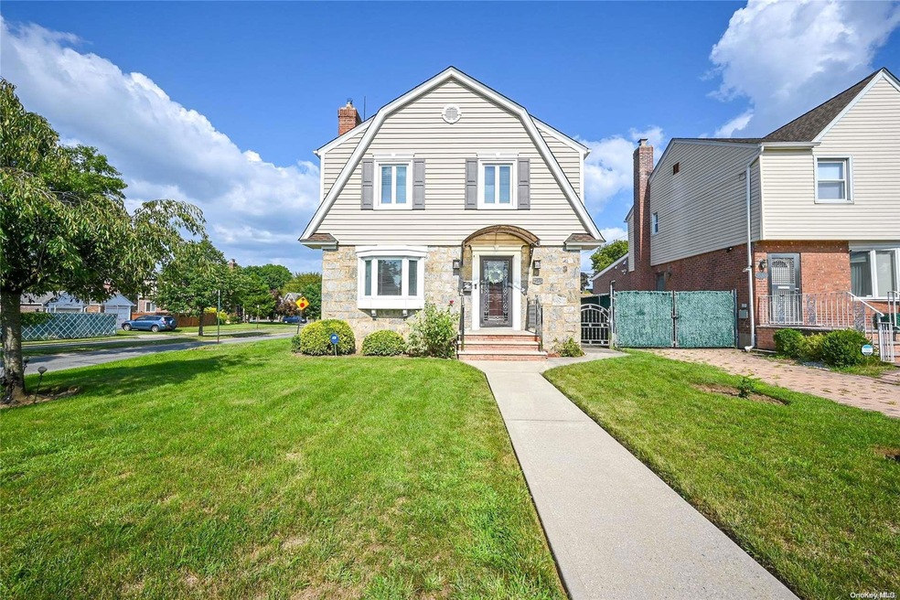 75-03 184th St, Flushing, NY 11366 - photo 1