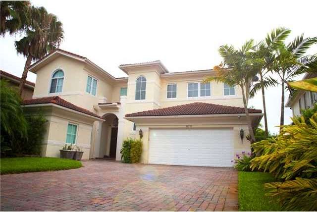 11210 NW 71st St, Doral, FL 33178 - photo 1