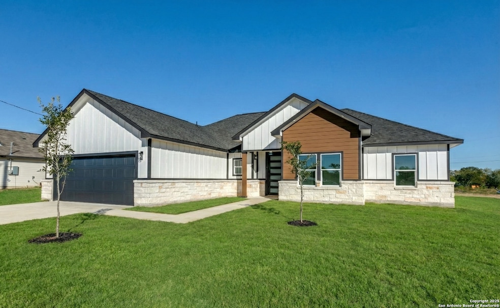 16724 Llano Estacado Dr, Atascosa, TX 78002 - photo 1