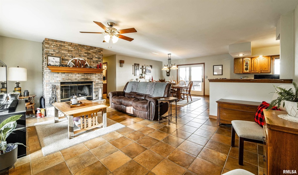 1501 N Logan St, Lincoln, IL 62656 - photo 1