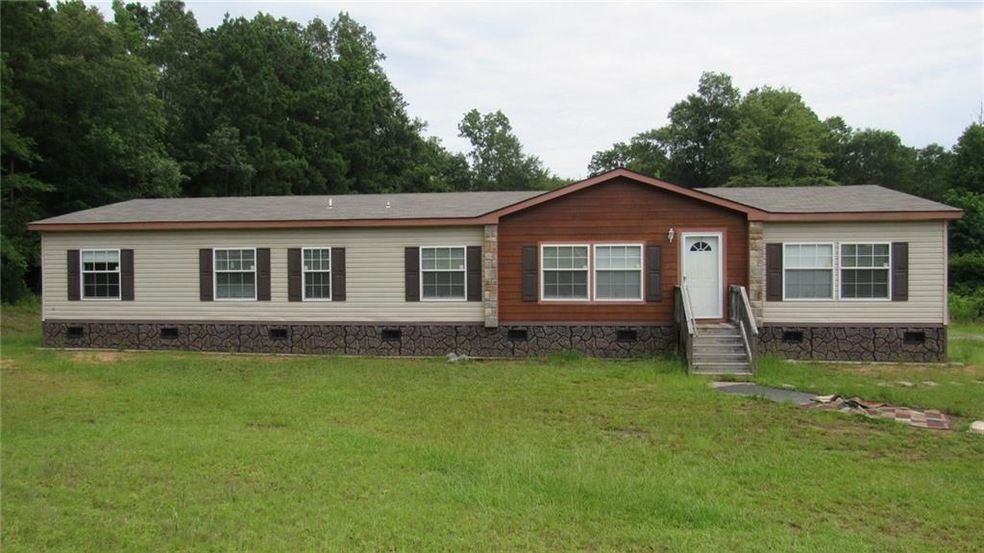Front view of home.  Home measures 32 ft x 76 ft. 